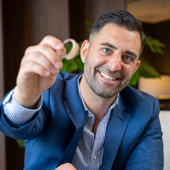 Dustin Giannelli headshot
